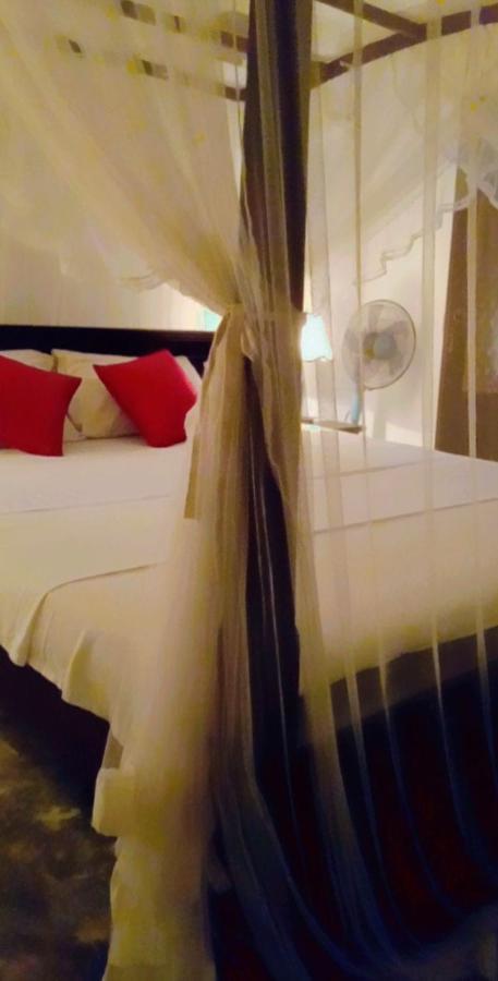 Shady Edge Hotel Unawatuna Bagian luar foto