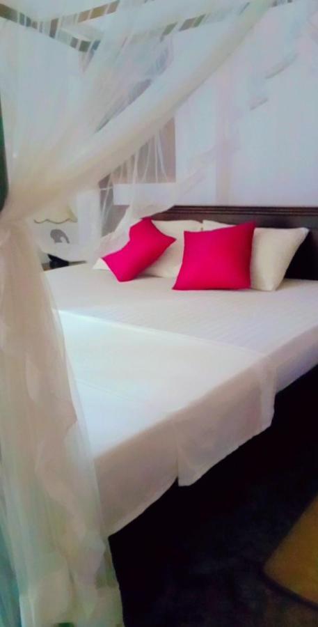 Shady Edge Hotel Unawatuna Bagian luar foto