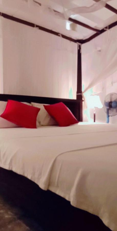 Shady Edge Hotel Unawatuna Bagian luar foto